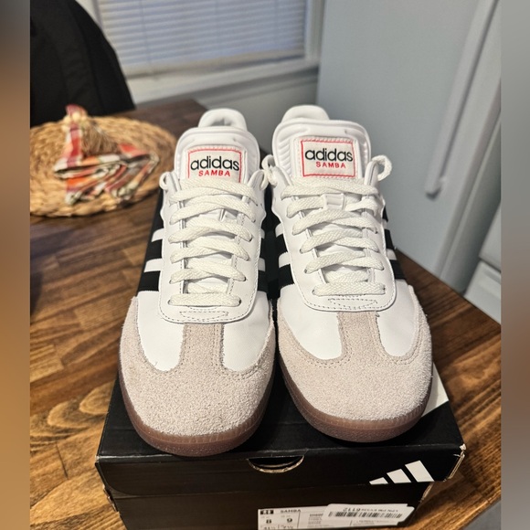 Size 9 Adidas Sambas - Picture 2 of 3